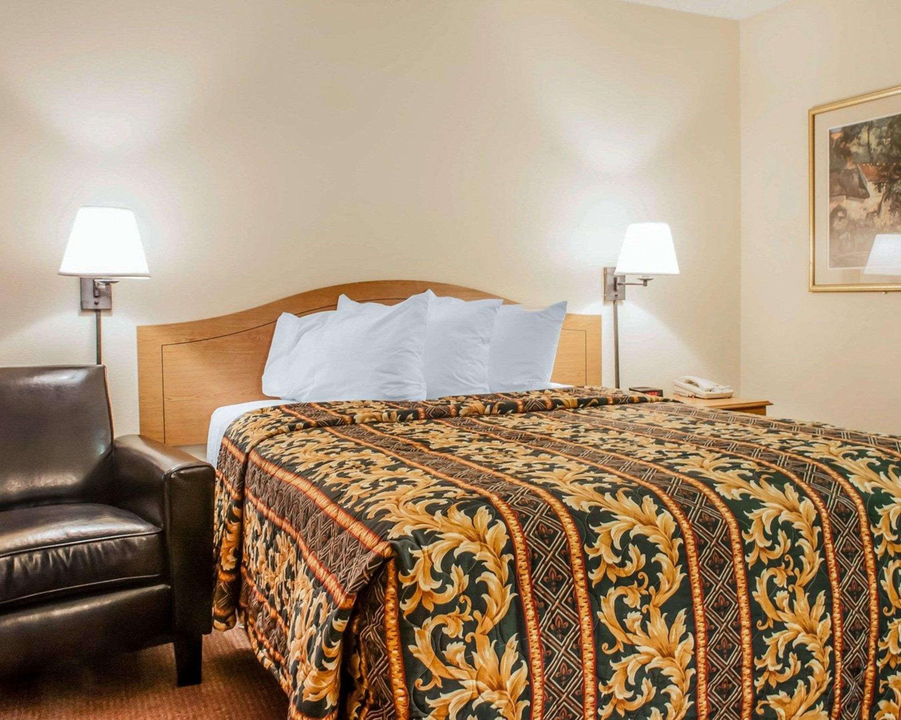Suburban Studios Albuquerque Midtown - University Extérieur photo