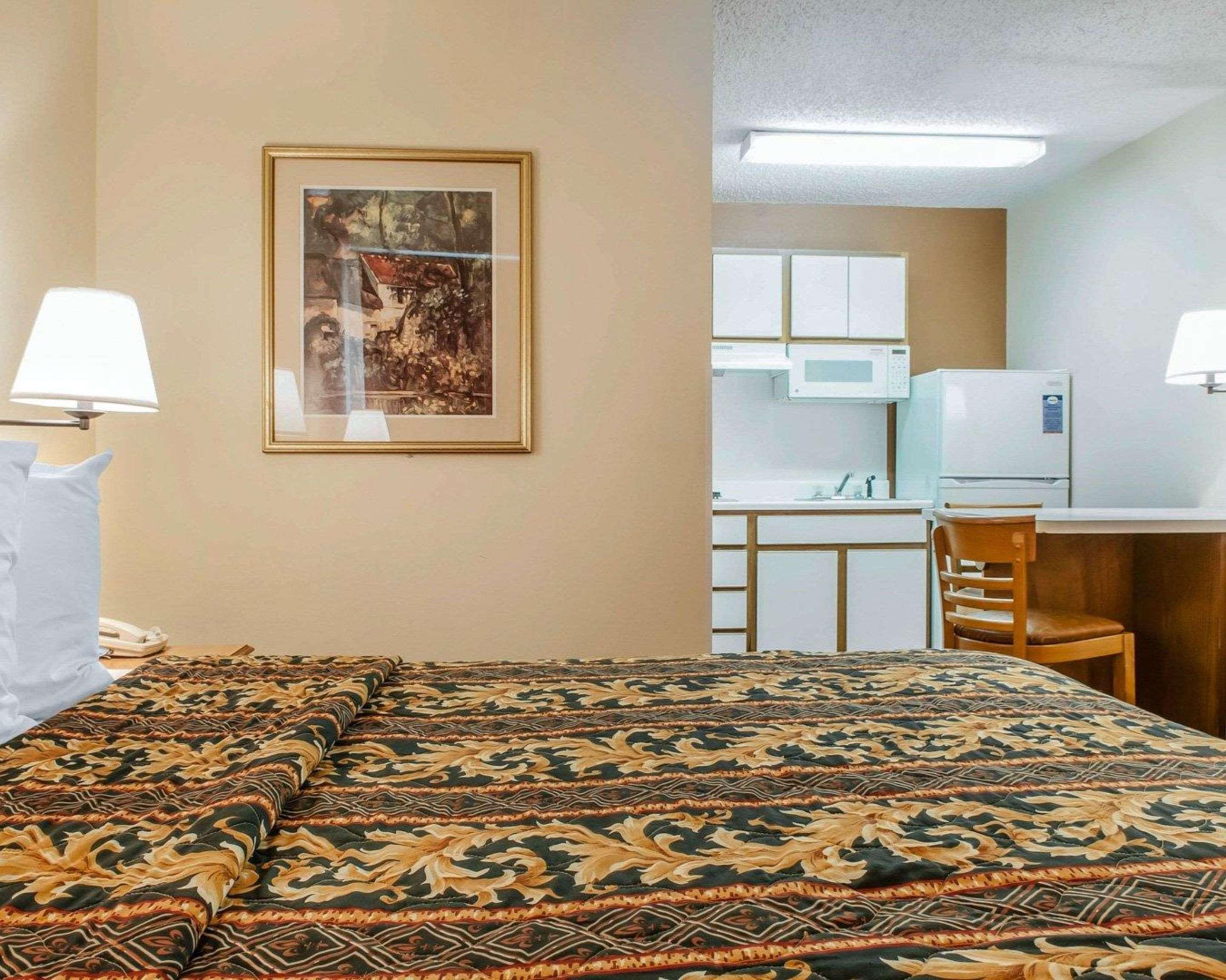 Suburban Studios Albuquerque Midtown - University Extérieur photo