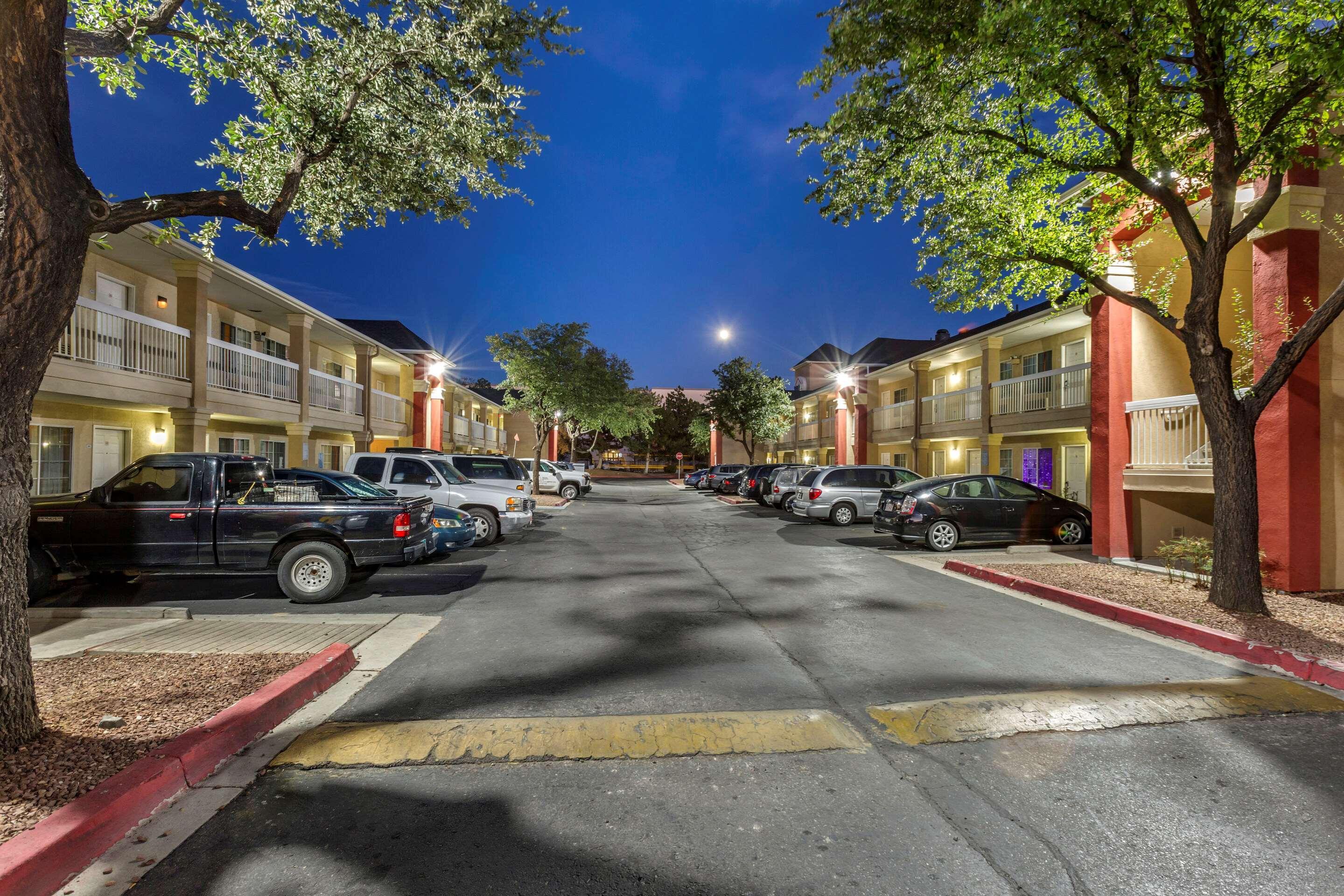 Suburban Studios Albuquerque Midtown - University Extérieur photo
